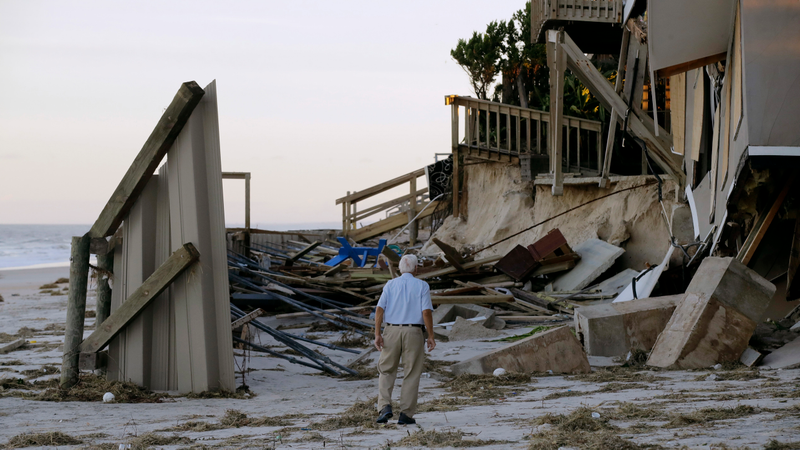 H.V. Bailey looks at damage to a neighbor’s home at Ponte Vedra Beach, Fla., Saturday, Oct. 8, 2016, after Hurricane Matthew passed through Friday. (Image: AP)